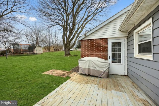 2202 WINDSOR RD, Windsor, PA 17366