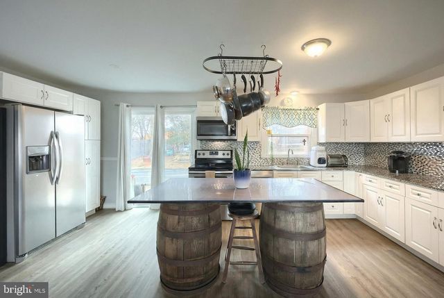 2202 WINDSOR RD, Windsor, PA 17366