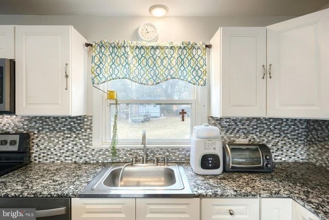 2202 WINDSOR RD, Windsor, PA 17366