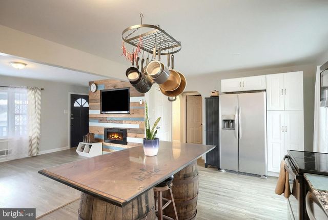 2202 WINDSOR RD, Windsor, PA 17366