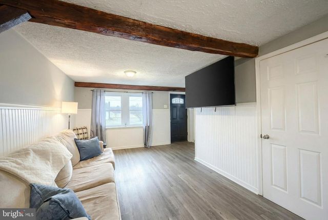 2202 WINDSOR RD, Windsor, PA 17366