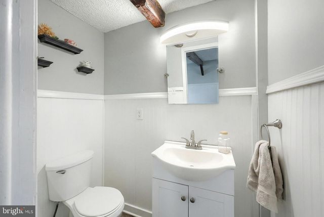 2202 WINDSOR RD, Windsor, PA 17366