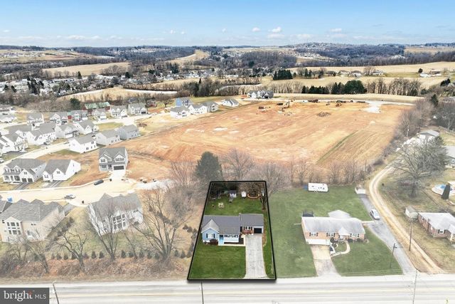 2202 WINDSOR RD, Windsor, PA 17366