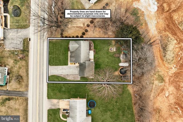 2202 WINDSOR RD, Windsor, PA 17366