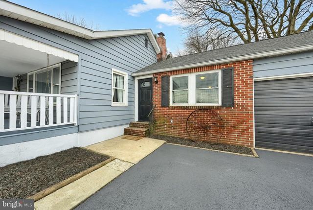 2202 WINDSOR RD, Windsor, PA 17366