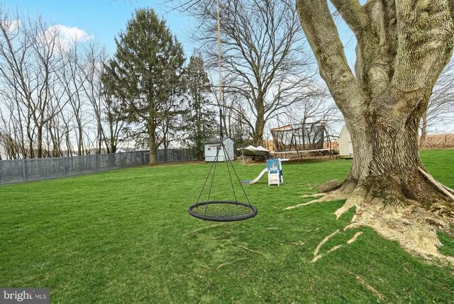 2202 WINDSOR RD, Windsor, PA 17366