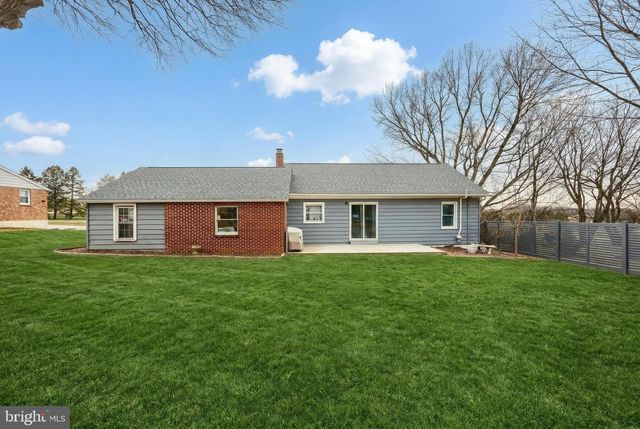 2202 WINDSOR RD, Windsor, PA 17366