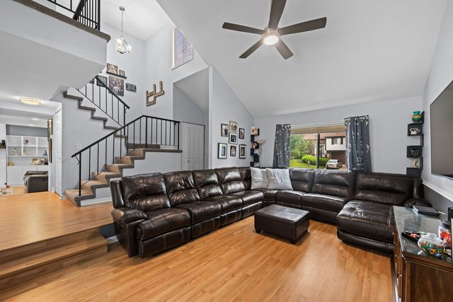 209 Alpine Drive, Vernon Hills, IL 60061