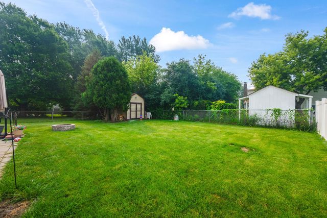 209 Alpine Drive, Vernon Hills, IL 60061