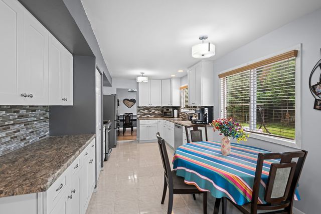 209 Alpine Drive, Vernon Hills, IL 60061