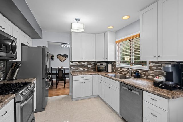 209 Alpine Drive, Vernon Hills, IL 60061