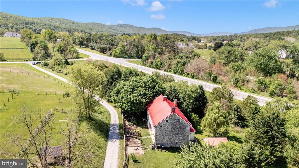 Image 14 of property listing at 20504 AND 20508 GAPLAND RD, Rohrersville, MD 21779