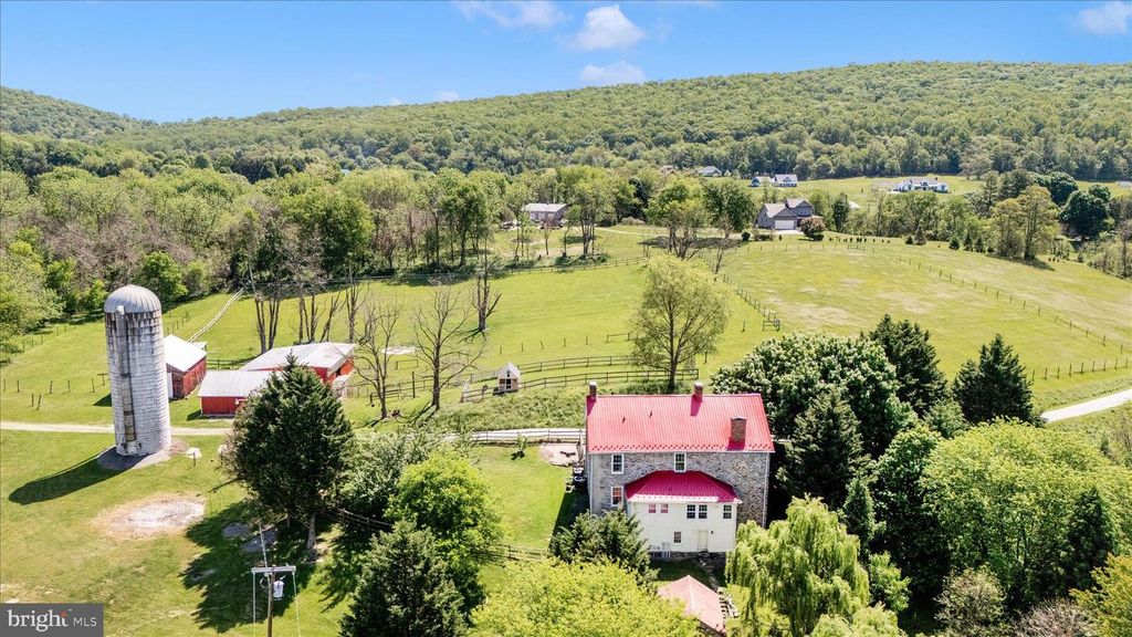 Image 3 of property listing at 20504 AND 20508 GAPLAND RD, Rohrersville, MD 21779