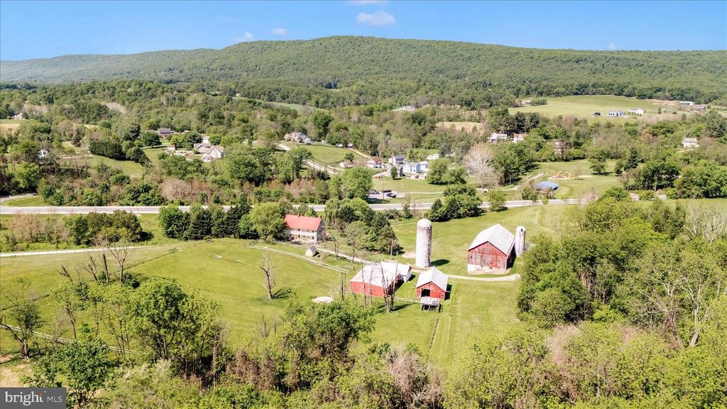 Image 6 of property listing at 20504 AND 20508 GAPLAND RD, Rohrersville, MD 21779