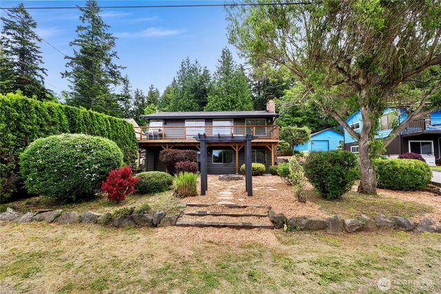 2536 Island View Lane, Lummi Island, WA 98262