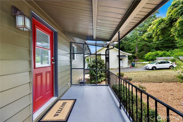 2536 Island View Lane, Lummi Island, WA 98262