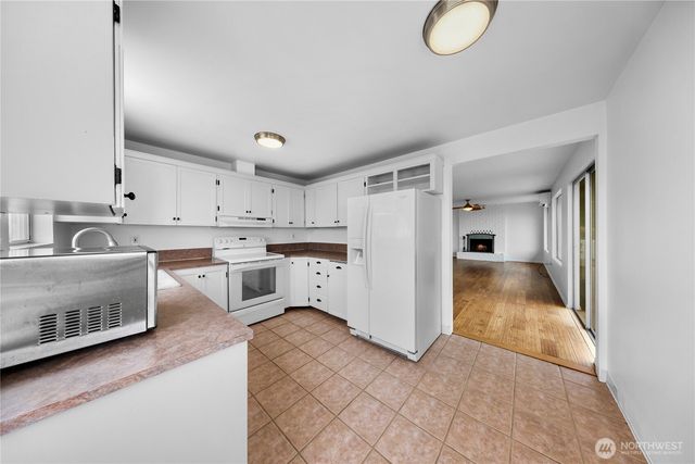 2536 Island View Lane, Lummi Island, WA 98262