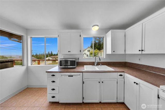 2536 Island View Lane, Lummi Island, WA 98262
