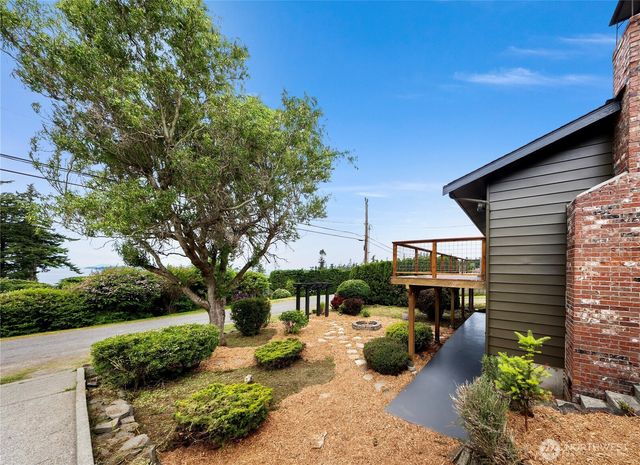 2536 Island View Lane, Lummi Island, WA 98262