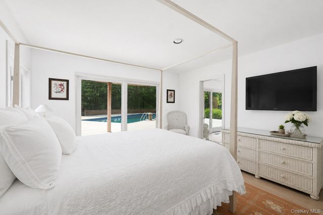 61 Hidden Cove Court, Southampton, NY 11968