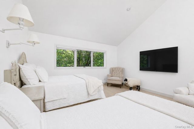61 Hidden Cove Court, Southampton, NY 11968