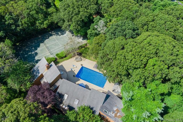 61 Hidden Cove Court, Southampton, NY 11968