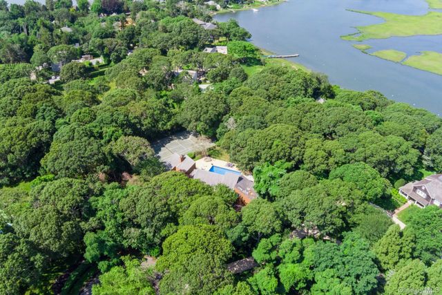 61 Hidden Cove Court, Southampton, NY 11968
