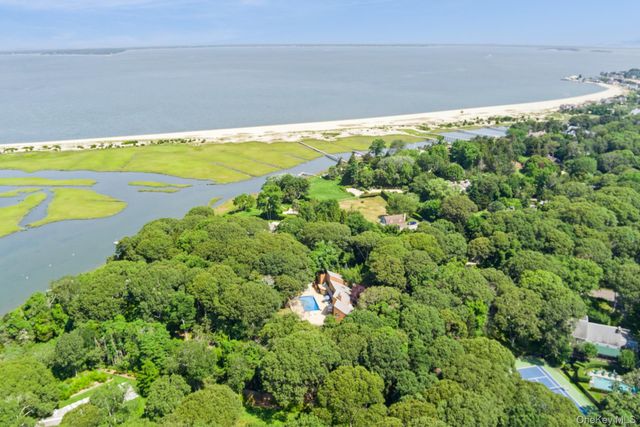 61 Hidden Cove Court, Southampton, NY 11968