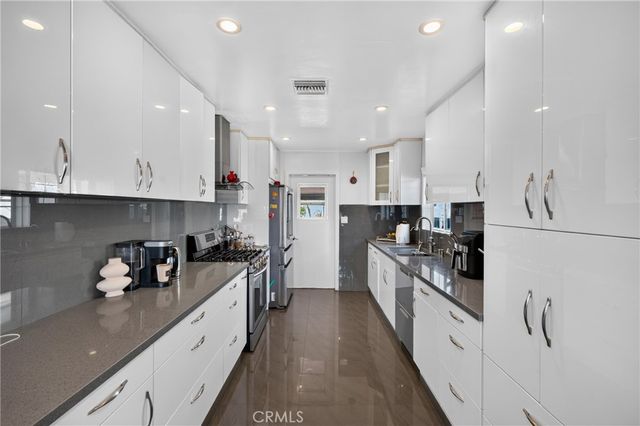 12327 Saticoy Street, North Hollywood, CA 91605