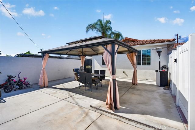 12327 Saticoy Street, North Hollywood, CA 91605