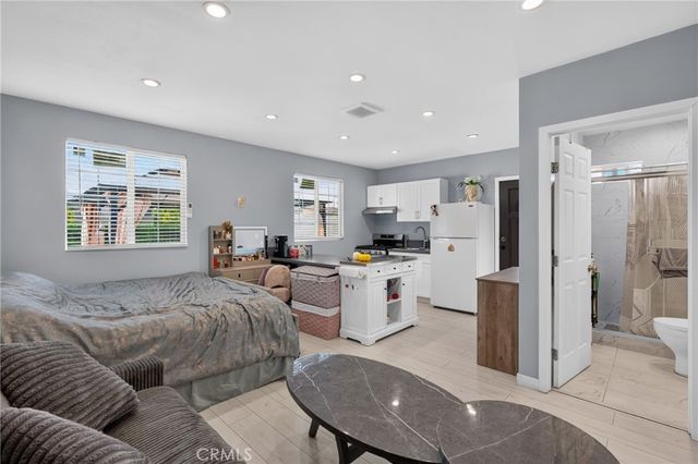 12327 Saticoy Street, North Hollywood, CA 91605
