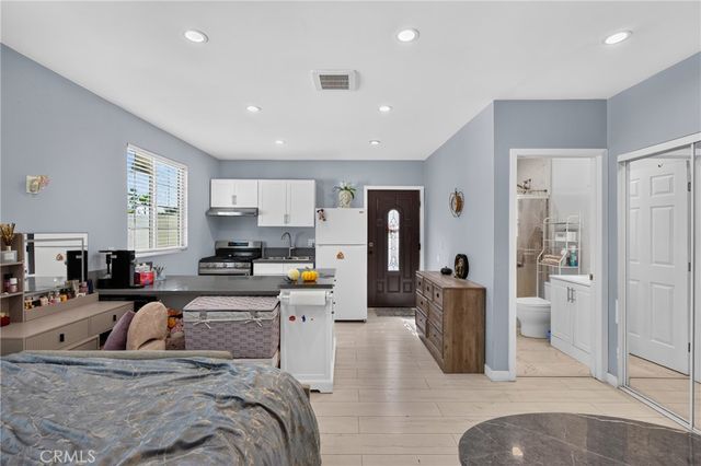 12327 Saticoy Street, North Hollywood, CA 91605
