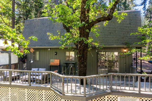 5671 Sierra Springs Dr, Pollock Pines, CA 95726