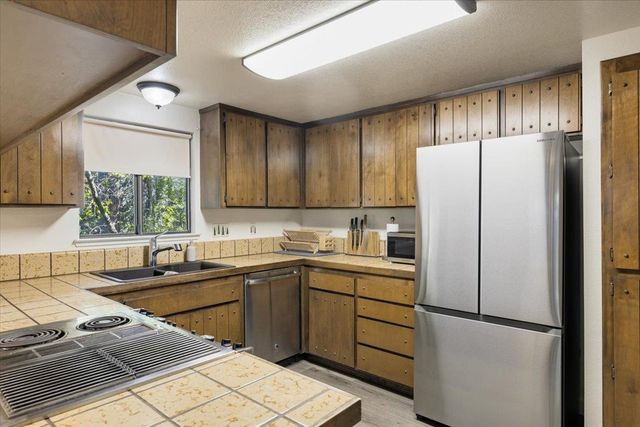 5671 Sierra Springs Dr, Pollock Pines, CA 95726