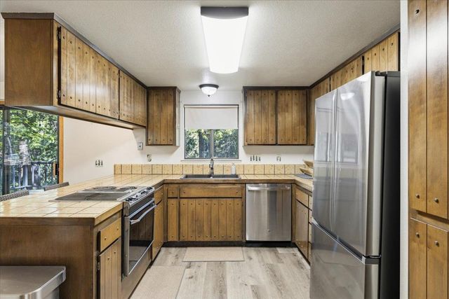 5671 Sierra Springs Dr, Pollock Pines, CA 95726