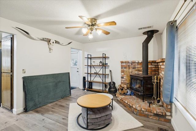 5671 Sierra Springs Dr, Pollock Pines, CA 95726