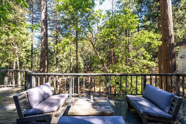 5671 Sierra Springs Dr, Pollock Pines, CA 95726