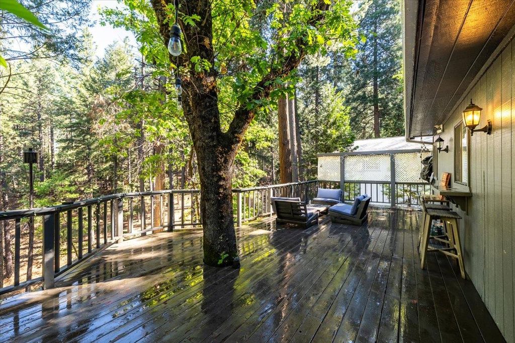 5671 Sierra Springs Dr, Pollock Pines, CA 95726