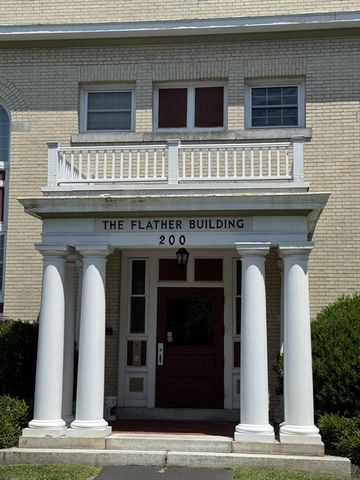 200 Rogers St 7, Lowell, MA 01852