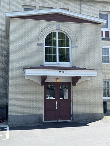 200 Rogers St 7, Lowell, MA 01852