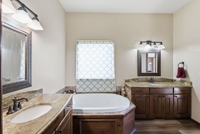 2510 N Chelmsford Ct, Wichita, KS 67228