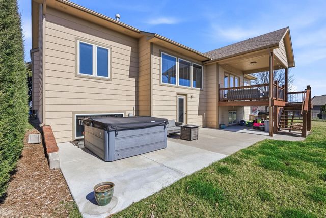 2510 N Chelmsford Ct, Wichita, KS 67228