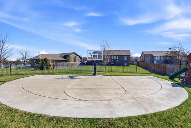 2510 N Chelmsford Ct, Wichita, KS 67228