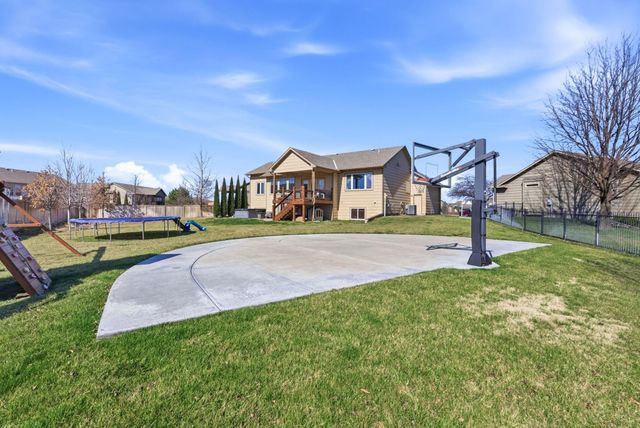 2510 N Chelmsford Ct, Wichita, KS 67228