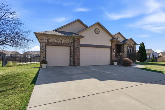 2510 N Chelmsford Ct, Wichita, KS 67228