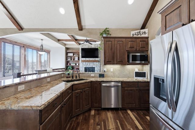 2510 N Chelmsford Ct, Wichita, KS 67228