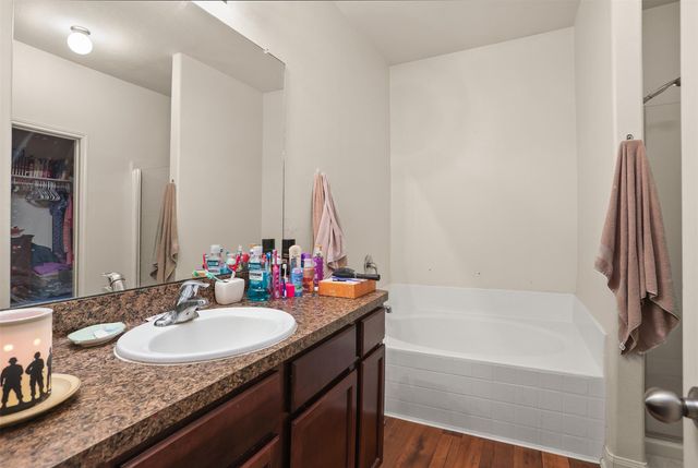 812 Indigo Springs Ln, La Marque, TX 77568