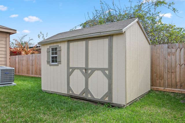 812 Indigo Springs Ln, La Marque, TX 77568