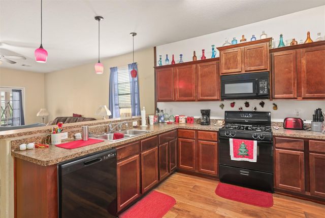 812 Indigo Springs Ln, La Marque, TX 77568