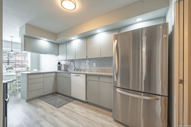 7500 Callaghan Rd Apt 196, San Antonio, TX 78229